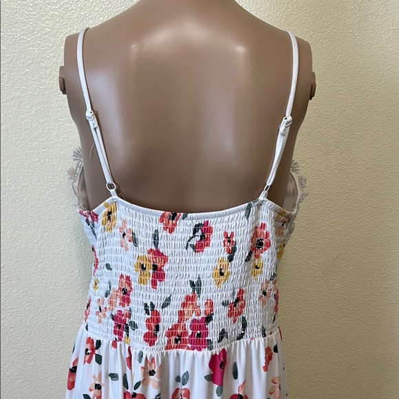 No Boundaries Floral Maxi Dress with Lace Bodice - Picture 7 of 8